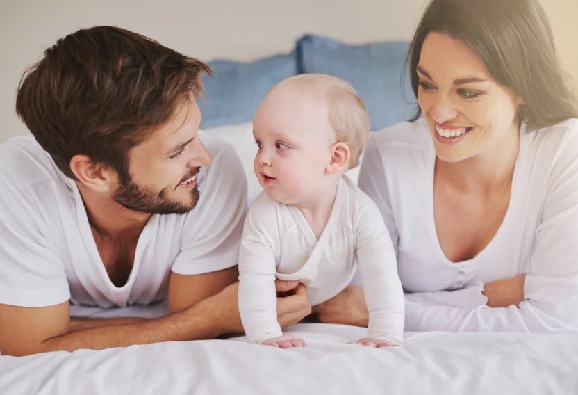 PEC permite que licença-maternidade seja compartilhada entre a mãe e o pai