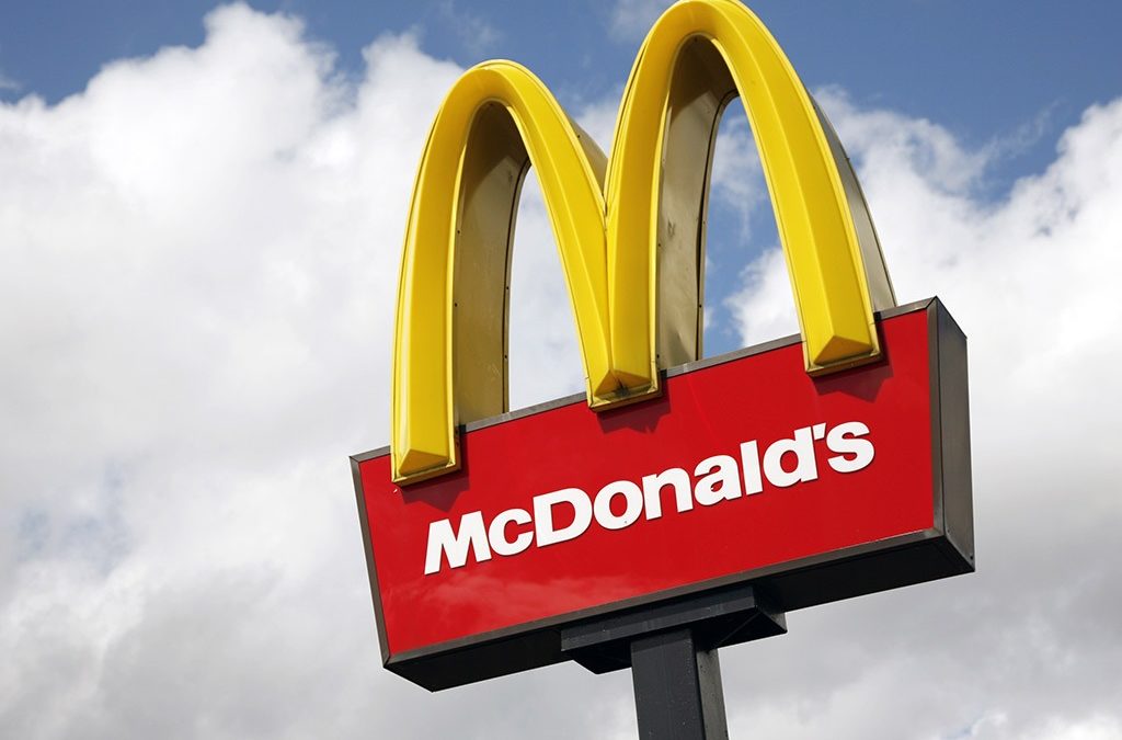 McDonald's é condenado a indenizar empregado que sofreu agressões físicas e discriminação racial