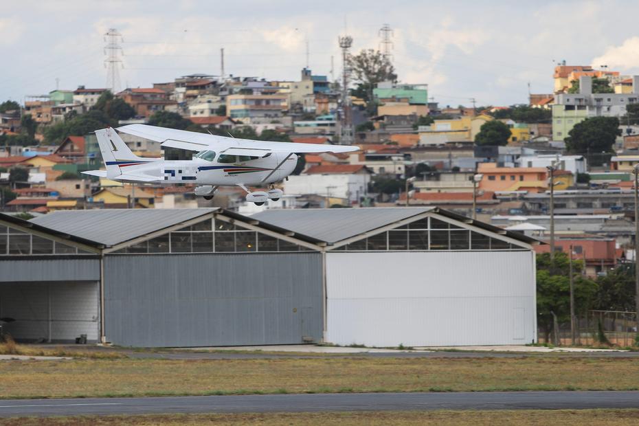 Fluxo no Aeroporto Carlos Prates cai mais da metade em seis anos