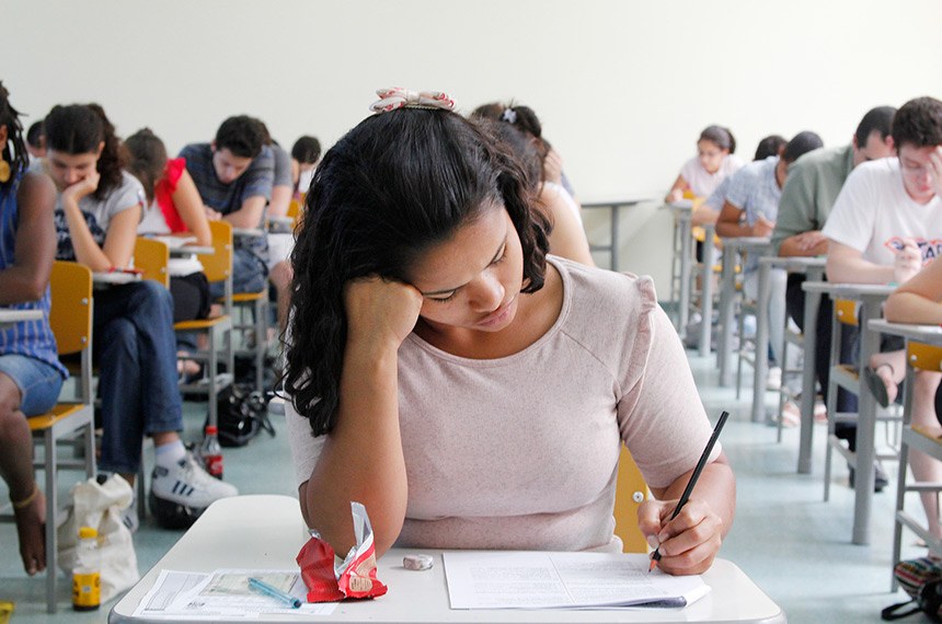 Professora terá jornada adaptada para acompanhar filho com síndrome de Down em atividades terapêuticas