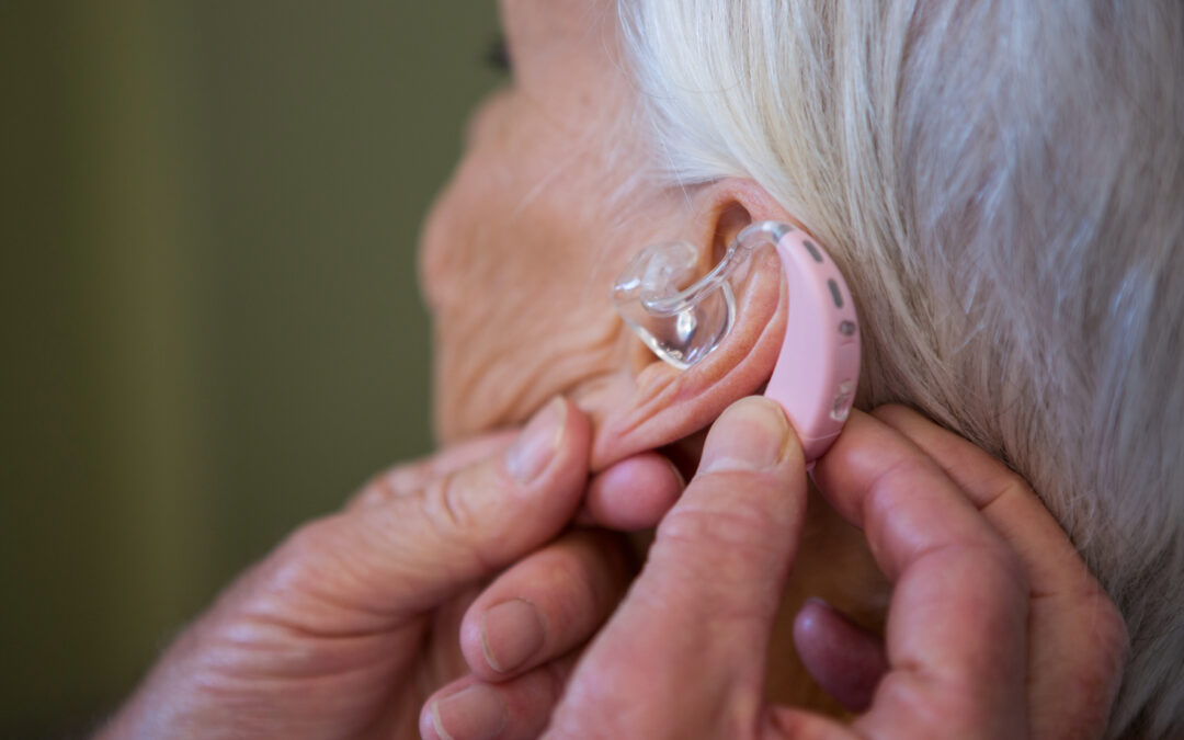 Plano de saúde não é obrigado a custear aparelho auditivo externo, decide Quarta Turma