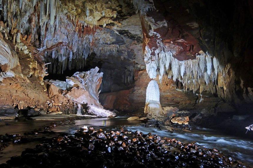 Contarato quer sustar decreto que autoriza impactos irreversíveis em cavernas