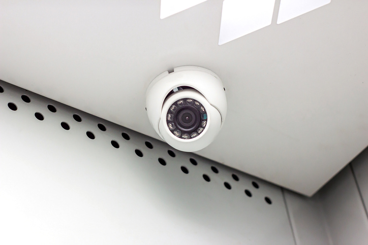 Empresas de limpeza são condenadas por instalar câmeras em banheiros e vestiários