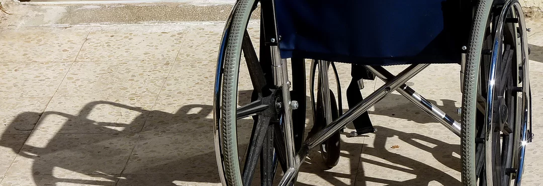 Terceira Turma confirma condenação de empresa a construir rampa de acesso e indenizar cadeirante