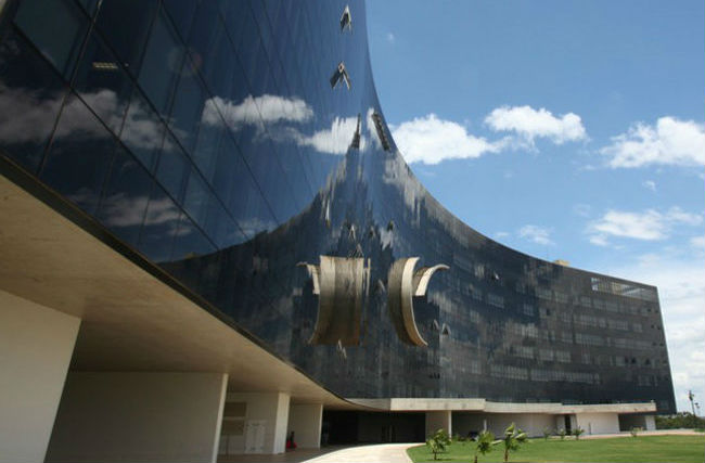 TST restabelece norma coletiva que permite registro de jornada por exceção
