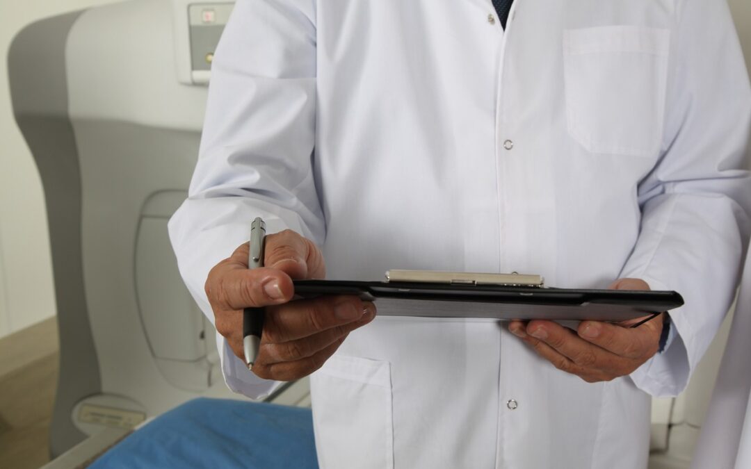 Cuidadora que assinou contrato para permitir internação do patrão não terá de pagar dívida com hospital