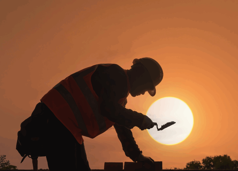 Pedreiro será indenizado por não ter sido contratado após fazer exames admissionais