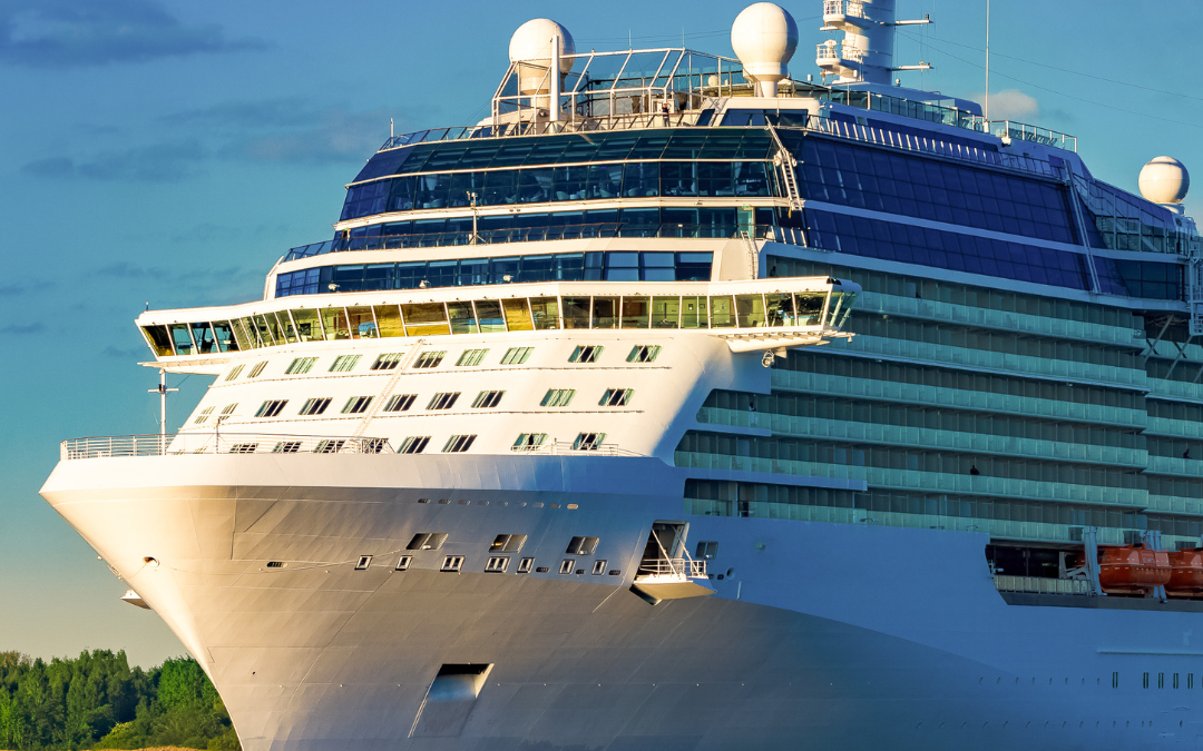 Operadora de cruzeiros deve indenizar ‘bar boy’ por exigir exame de HIV na admissão